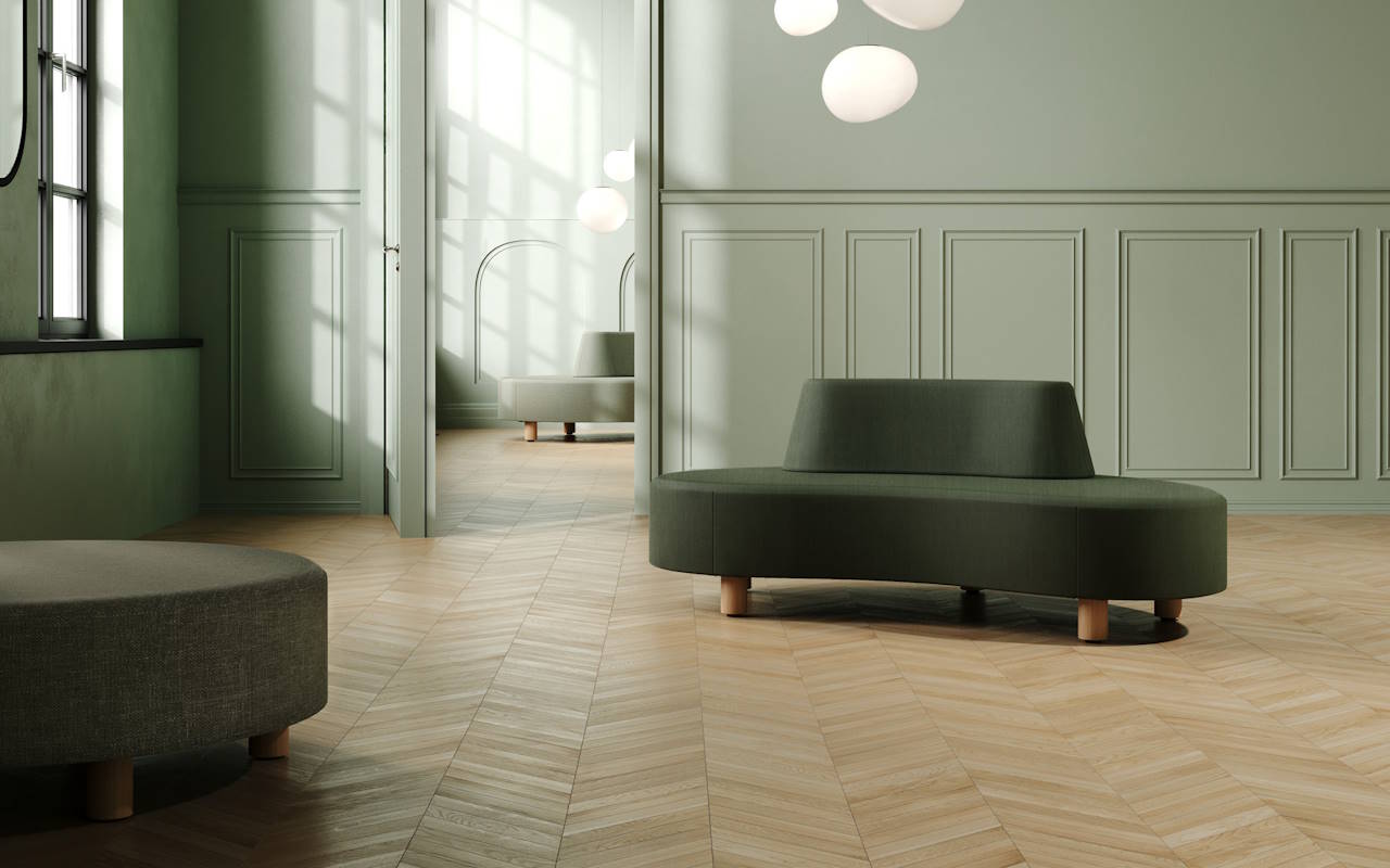 NUBI sofa i tabure na drvenim nogama
