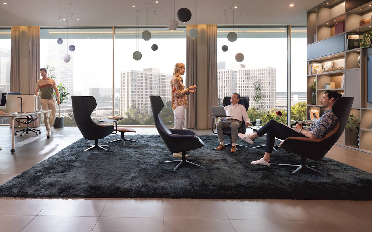 crne uredske fotelje se lounge
