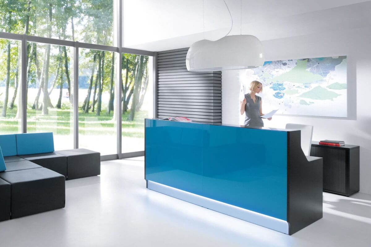 plavo crni recepcijski pult linea
